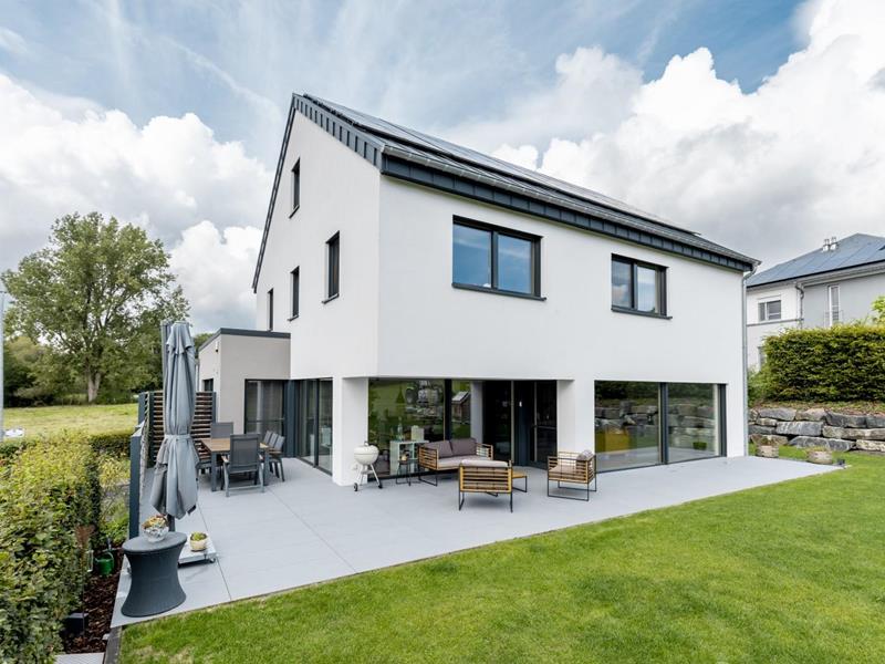 Modernes Einfamilienhaus - SmartWINDOW